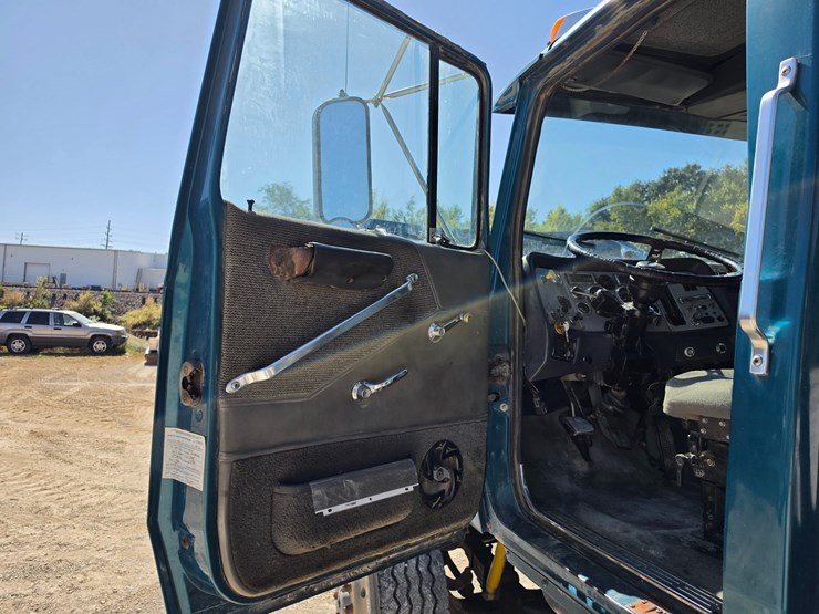 1996-ford-lt8000-image-80