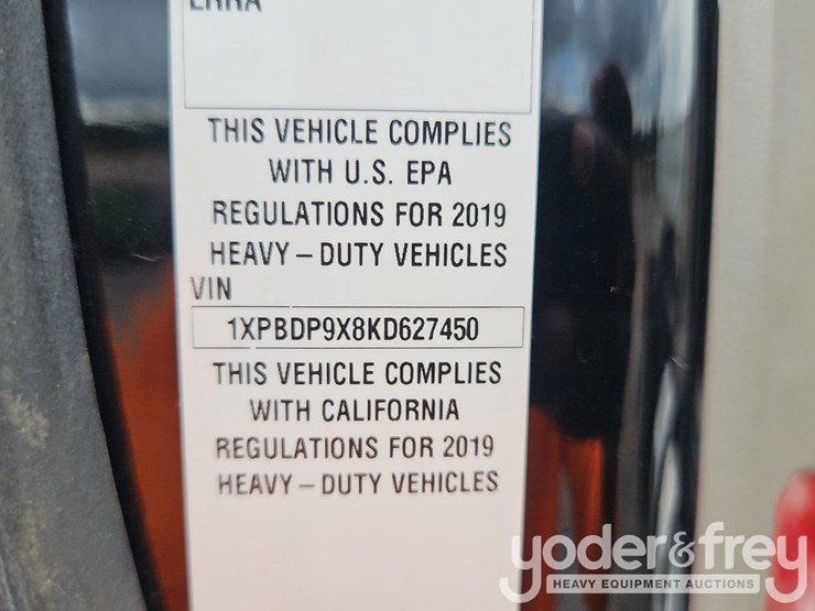 2019-peterbilt-579-image-43