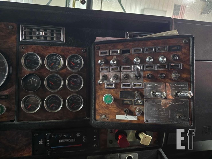 2000-kenworth-w900-image-14