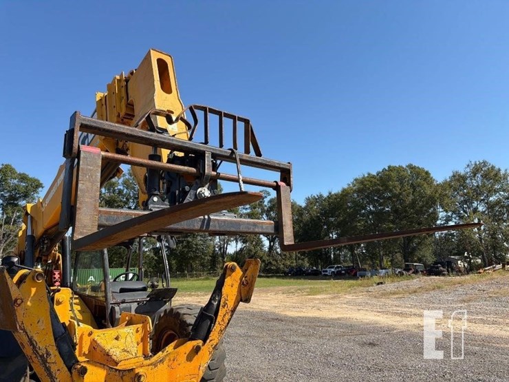 2017-jcb-512-56-image-21