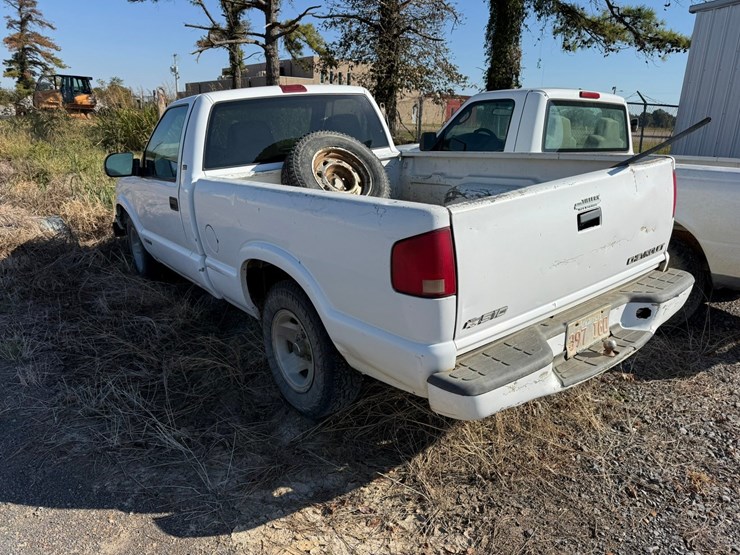 2002-chevrolet-s10-image-4