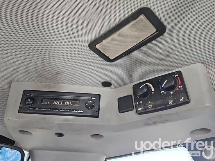 2019-deere-524l-image-25