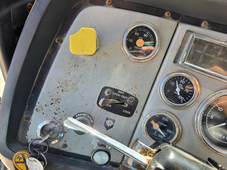 1996-ford-lt8000-image-93