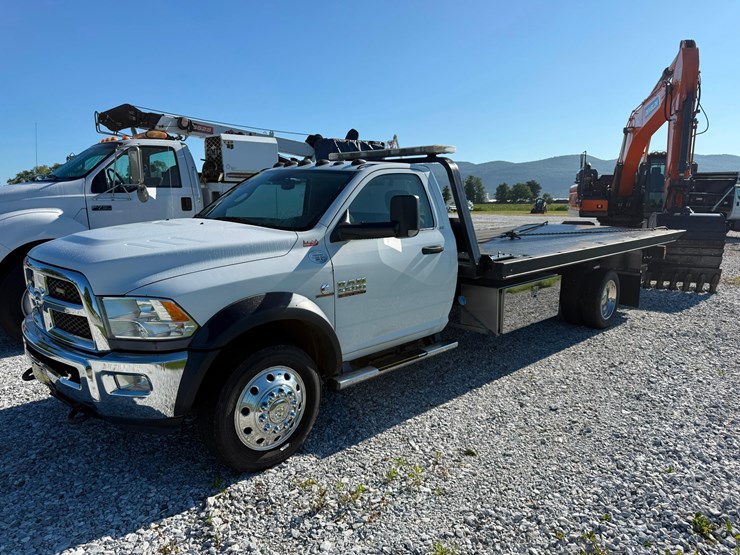 2014-ram-5500-hd-slt-image-2