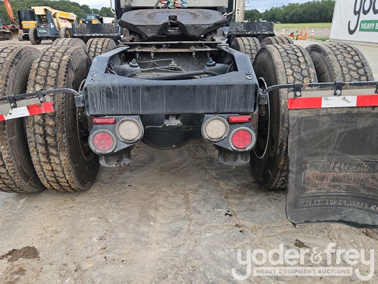 2019-peterbilt-579-image-16