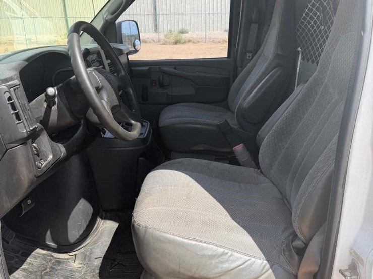 2004-chevrolet-express-1500-image-9