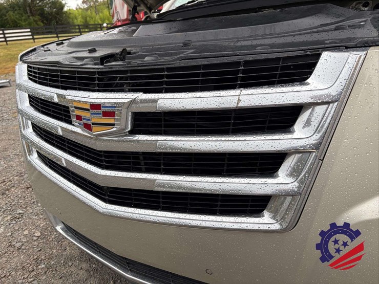 2017-cadillac-escalade-esv-luxury-image-31