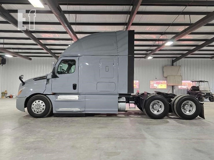 2020-freightliner-cascadia-126-image-5