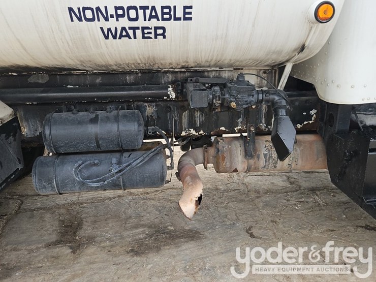 2005-peterbilt-335-image-9