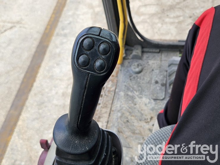 2013-volvo-ec220dl-image-32