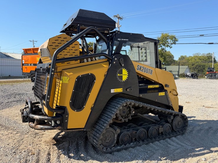 2024-supertrak-sk200tr-image-4