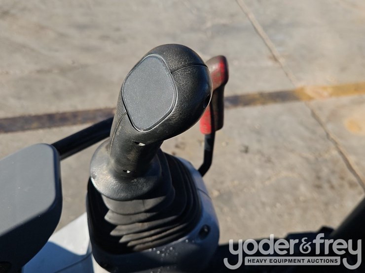 2021-deere-30g-image-34