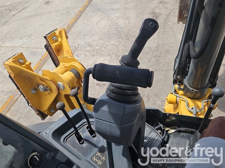 2020-deere-310sl-image-31