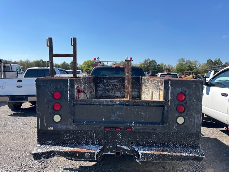 2004-gmc-3500-image-5