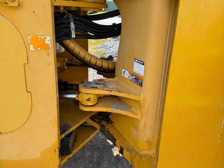deere-744h-image-11