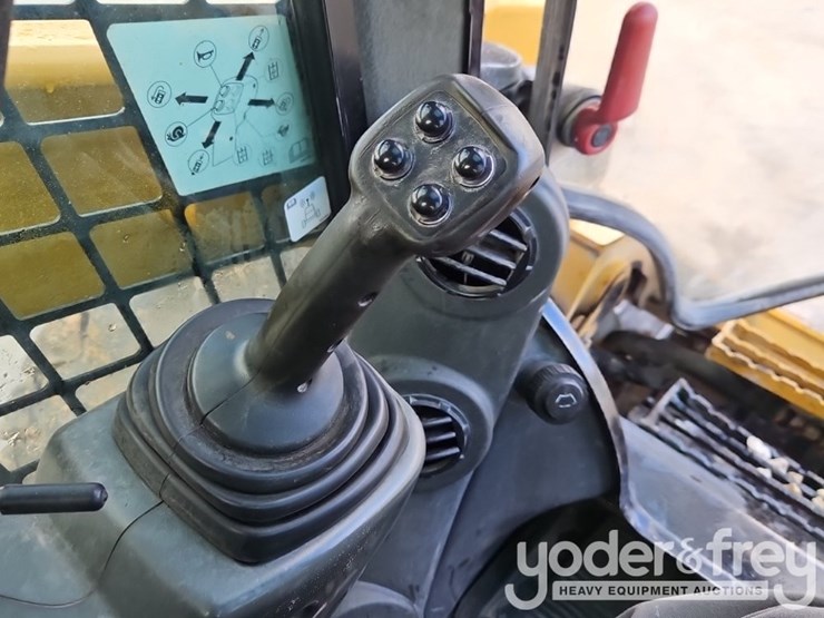 2017-caterpillar-272d2-xhp-image-20