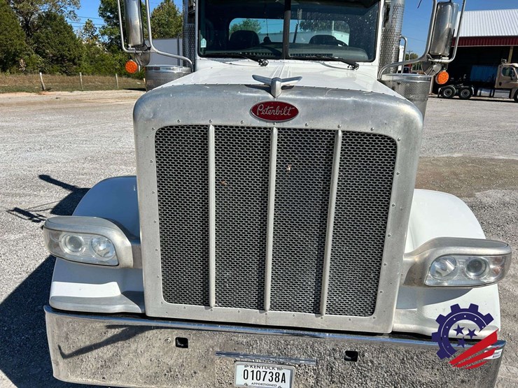 2018-peterbilt-389-image-14