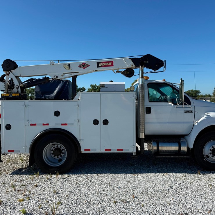2007 FORD F750 XLT SD