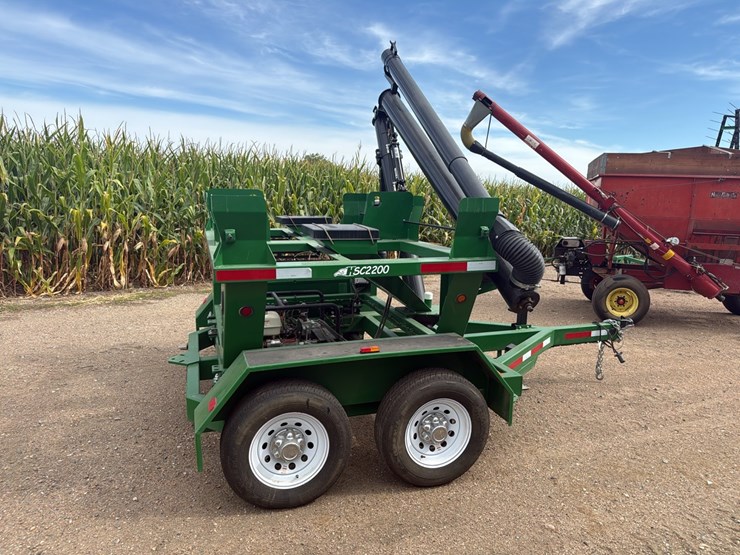 hitchdoc-model-hsc2200-double-seed-tote-tender-trailer-w/-hyd-power-station,-digistar-scale,-tandem-axle-image-3