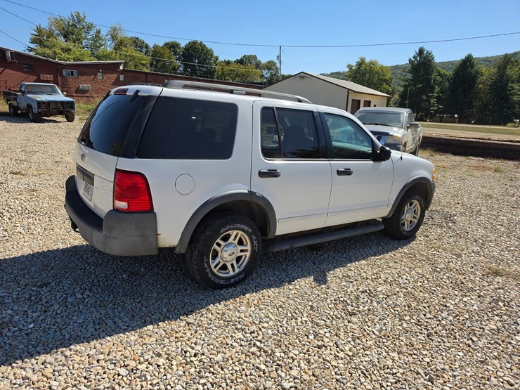 2003-ford-explorer-image-10