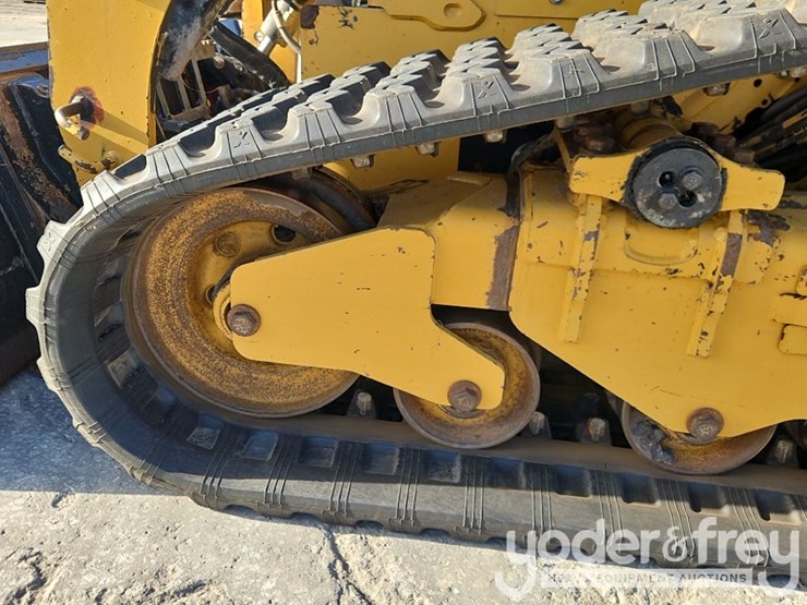 2021-caterpillar-279d3-image-19