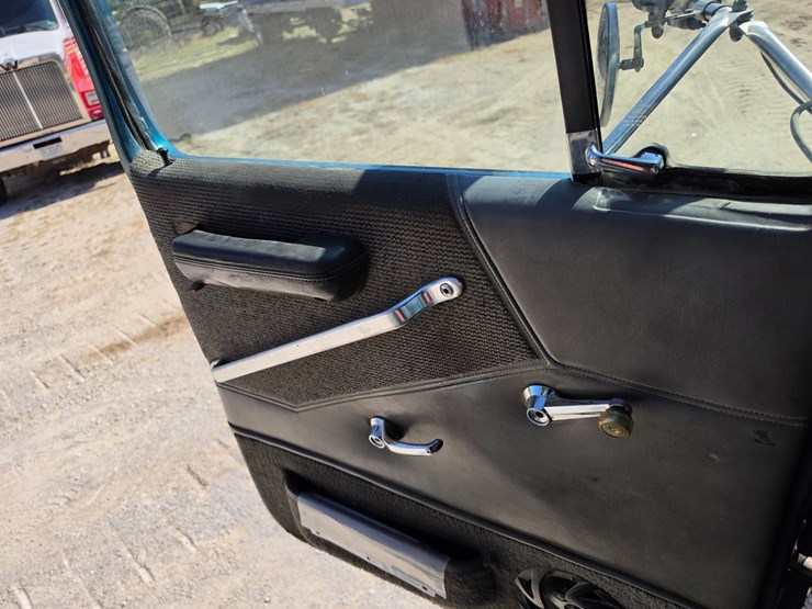 1996-ford-lt8000-image-94