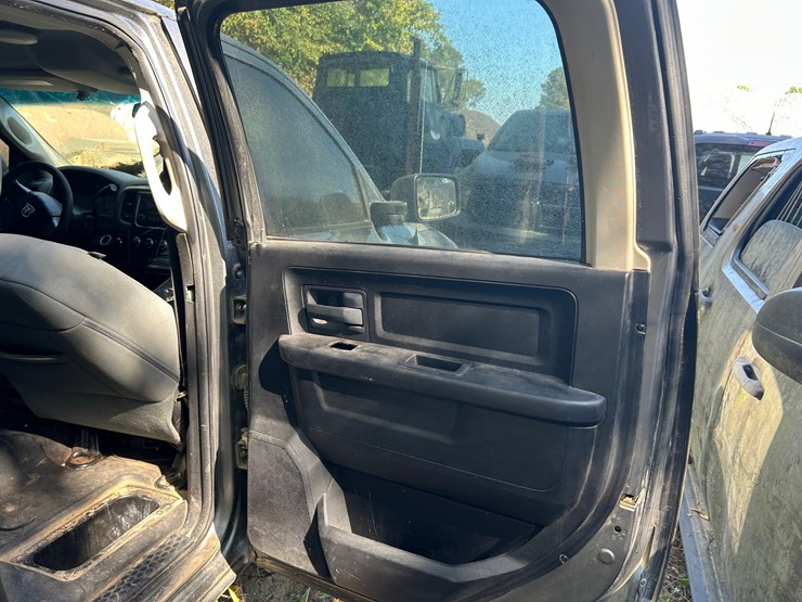 2013-dodge-1500-image-38