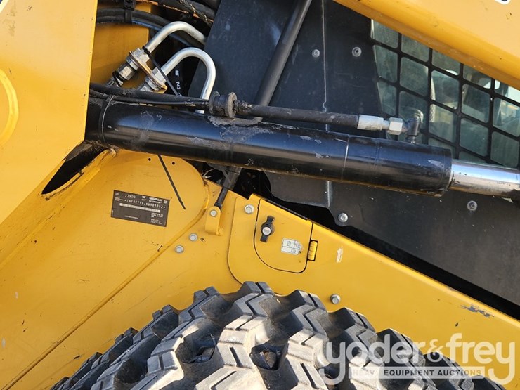 2021-caterpillar-279d3-image-12