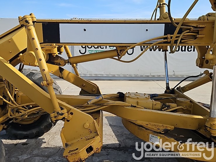 caterpillar-120h-image-18
