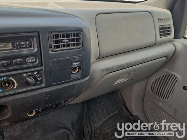 2000-ford-f650-xl-image-23