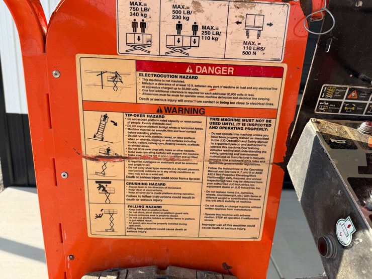 2001-jlg-2032e2-image-15