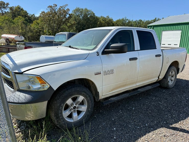2016-dodge-1500-image-1