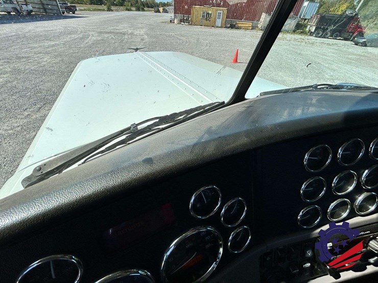 2018-peterbilt-389-image-94
