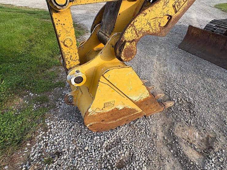 2004-caterpillar-311c-image-11