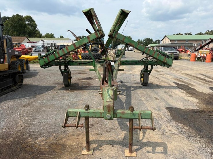 john-deere-corn-planter-frame-image-1