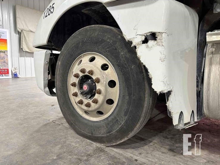 2007-freightliner-columbia-120-image-27