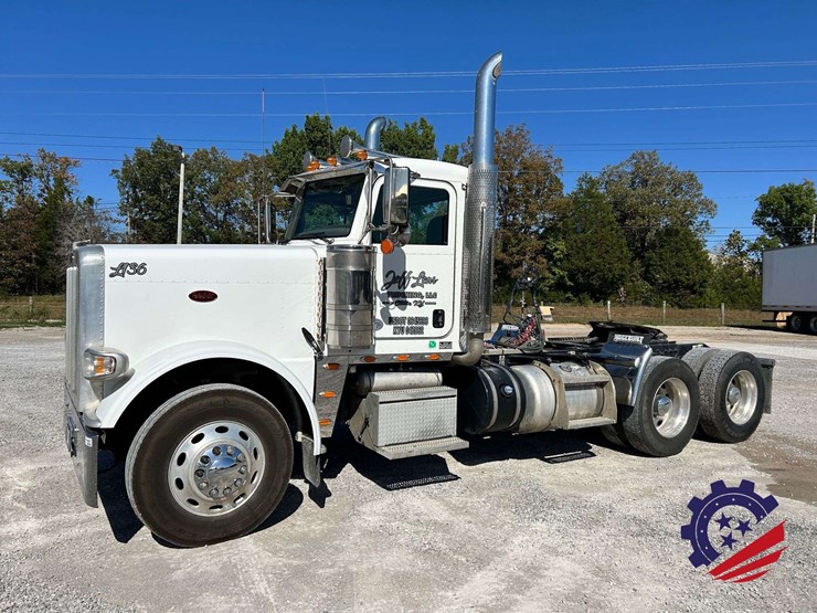 2018-peterbilt-389-image-1
