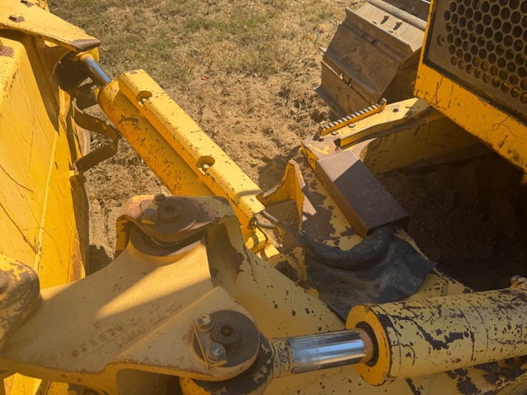 #87-•-komatsu-crawler-tractor-image-10