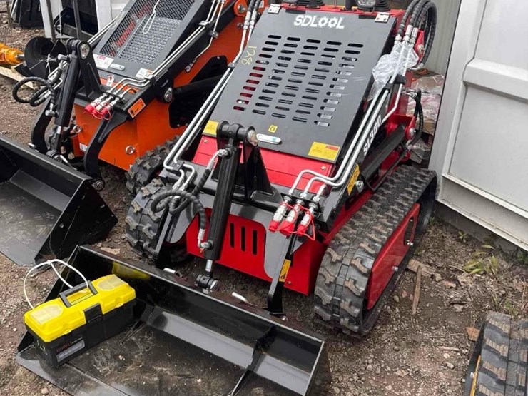 new-sdlool-co-mini-stand-on-skidloader-model-sl380-image-4