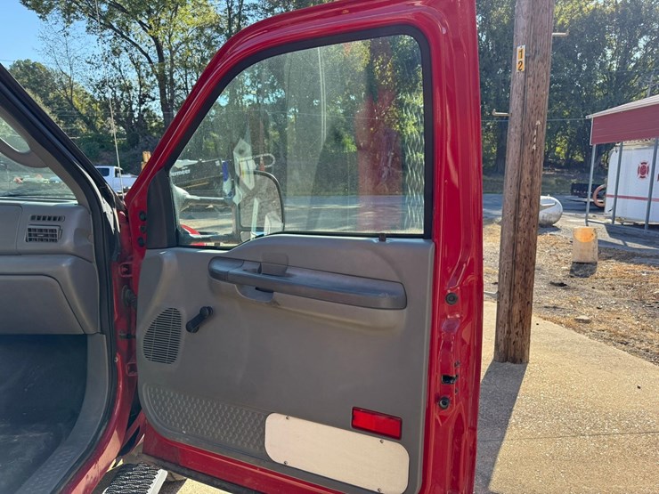 2004-ford-f550-image-51