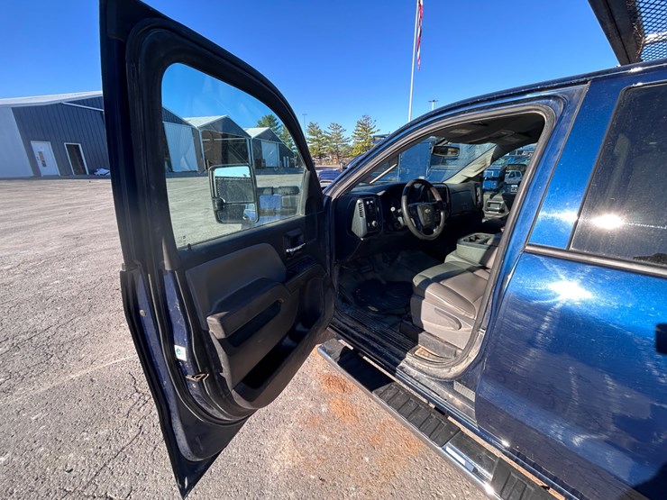 2016-gmc-3500-image-35