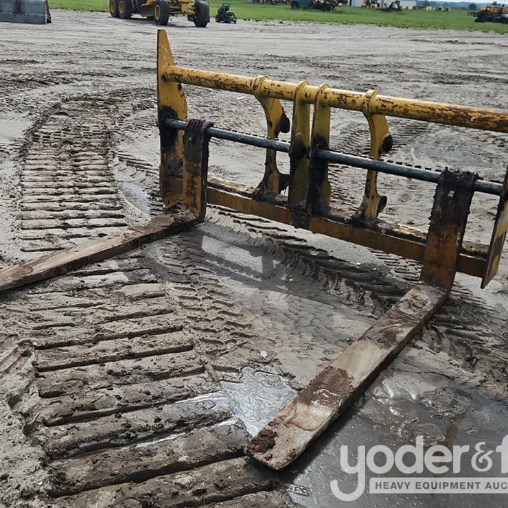 DEERE 524L