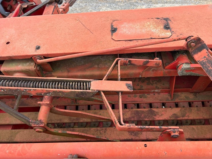 massey-ferguson-220-image-9