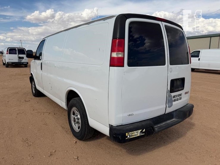 2004-gmc-savana-g1500-image-3