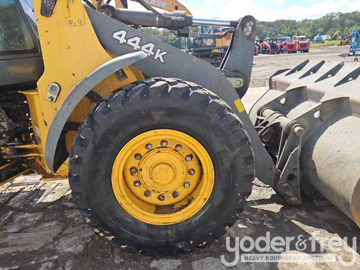 2019-deere-444k-image-11