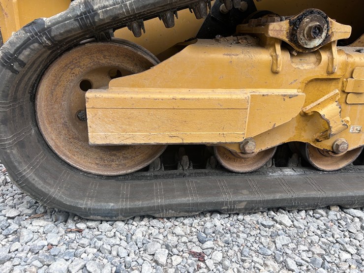 2025-caterpillar-255-image-2