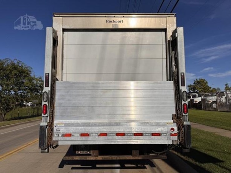 2020-freightliner-m2-106-image-6