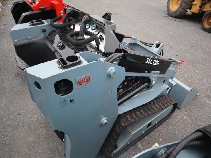 ssl-1200-mini-skidsteer-image-7