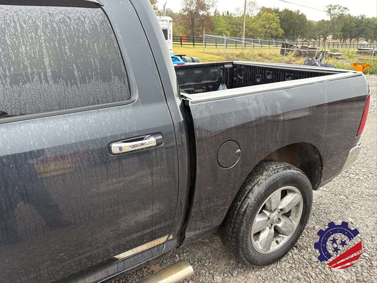 2016-dodge-1500-image-17