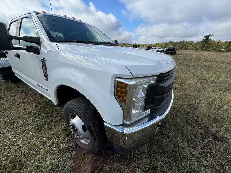 2019-ford-f350-xl-image-25